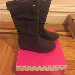Gray boots size 10 toddler